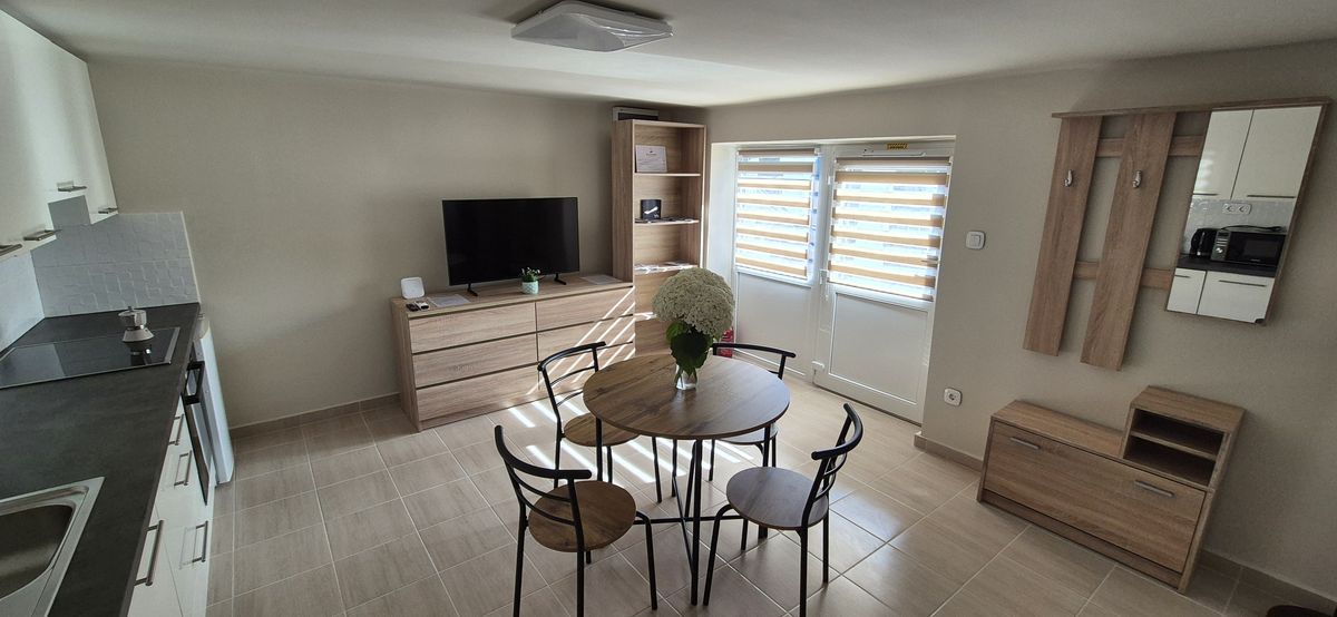 étkezősarok az apartmanban – Maycherry Apartments Siófok (ap1)