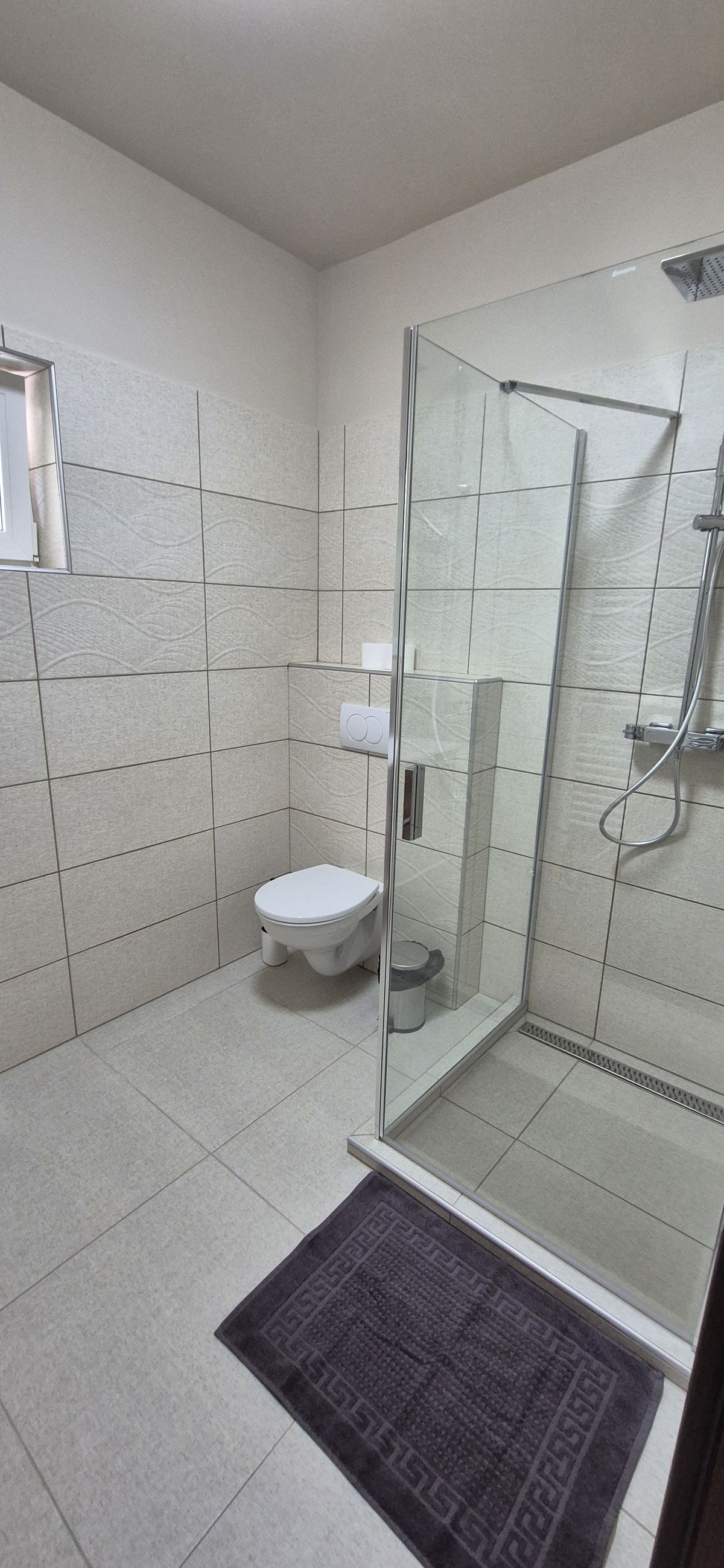 világos apartman belső tér – Maycherry Apartments Siófok (ap3)