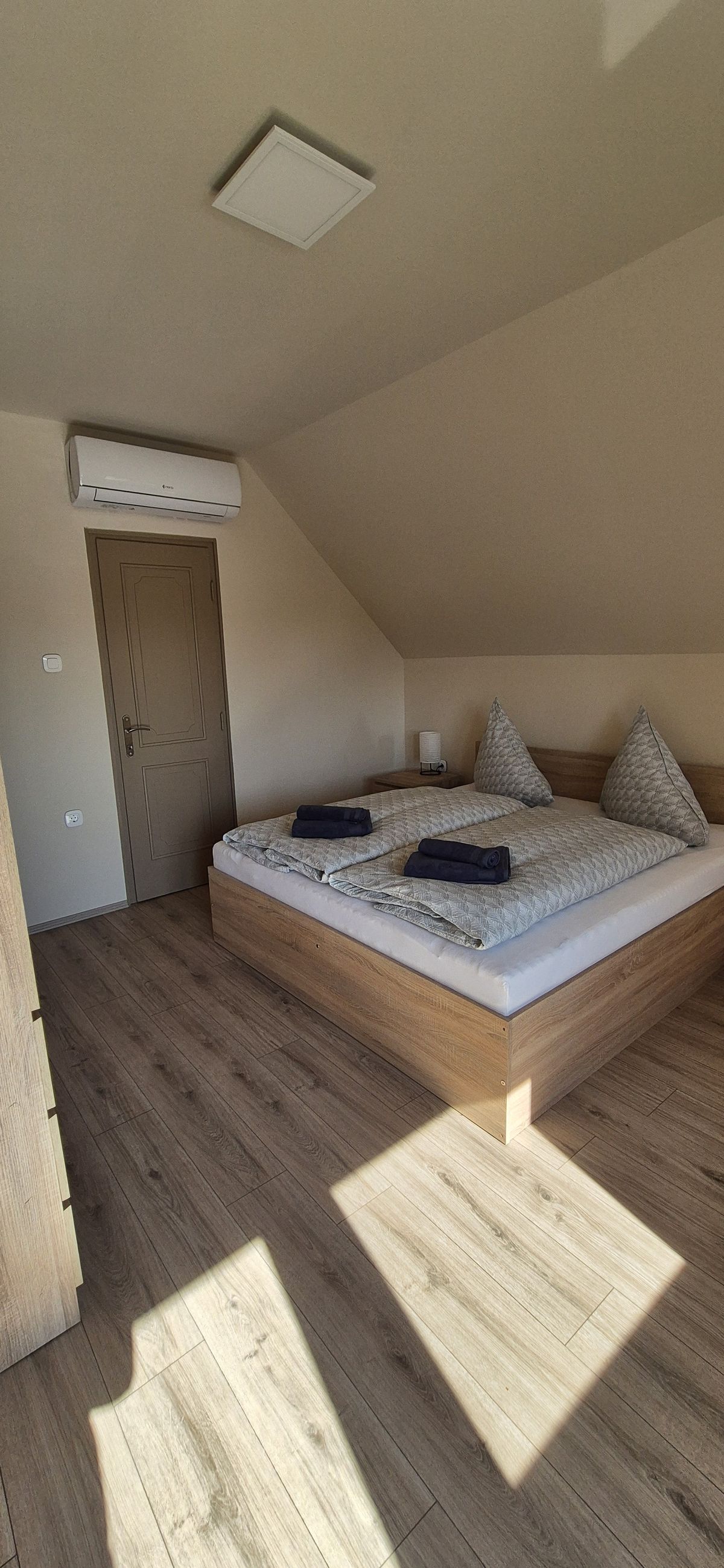 terasz és gondozott kert – Maycherry Apartments Siófok (ap4)